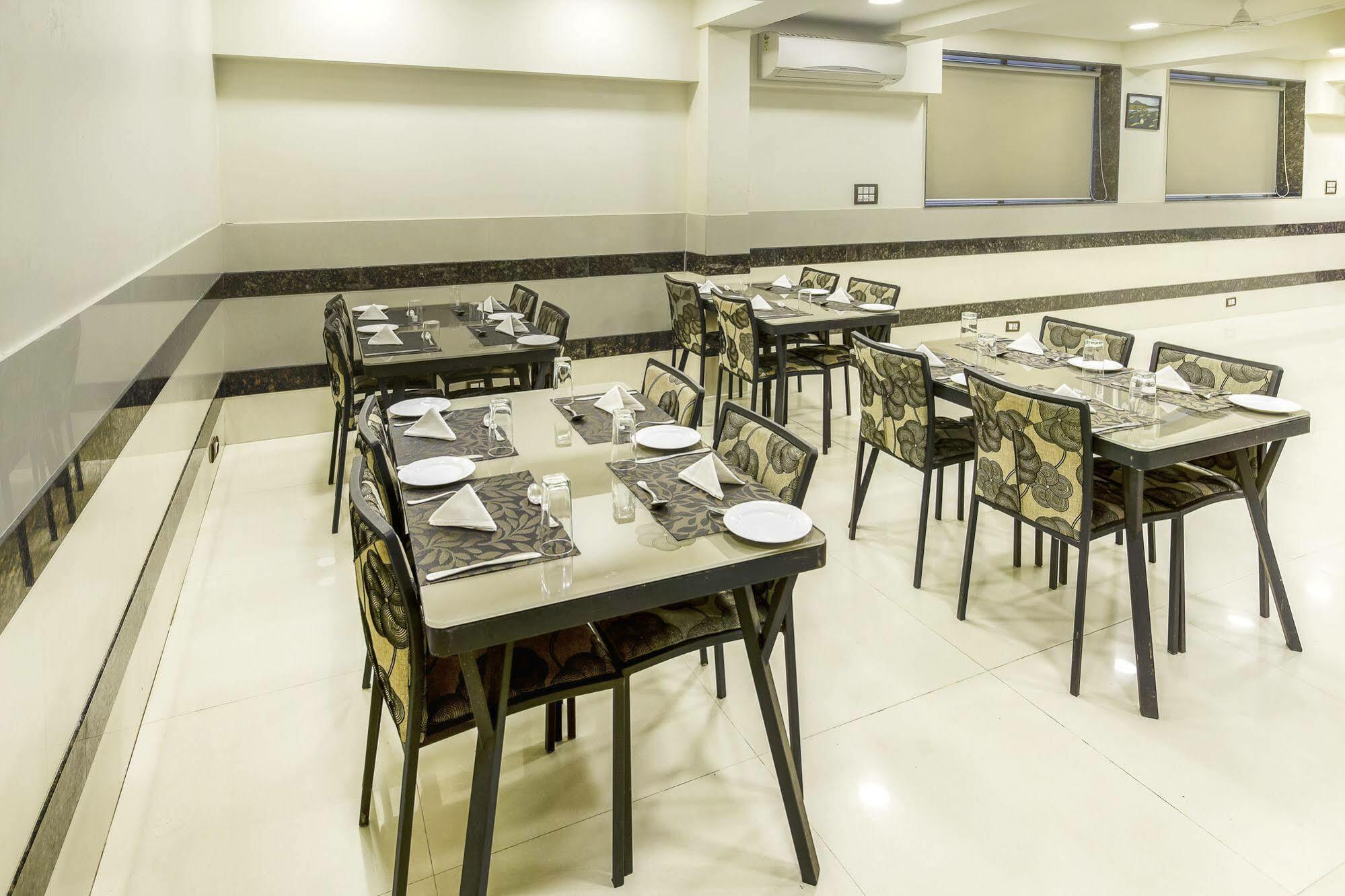 Oyo 16703 Hotel The Platinum Колката Екстериор снимка