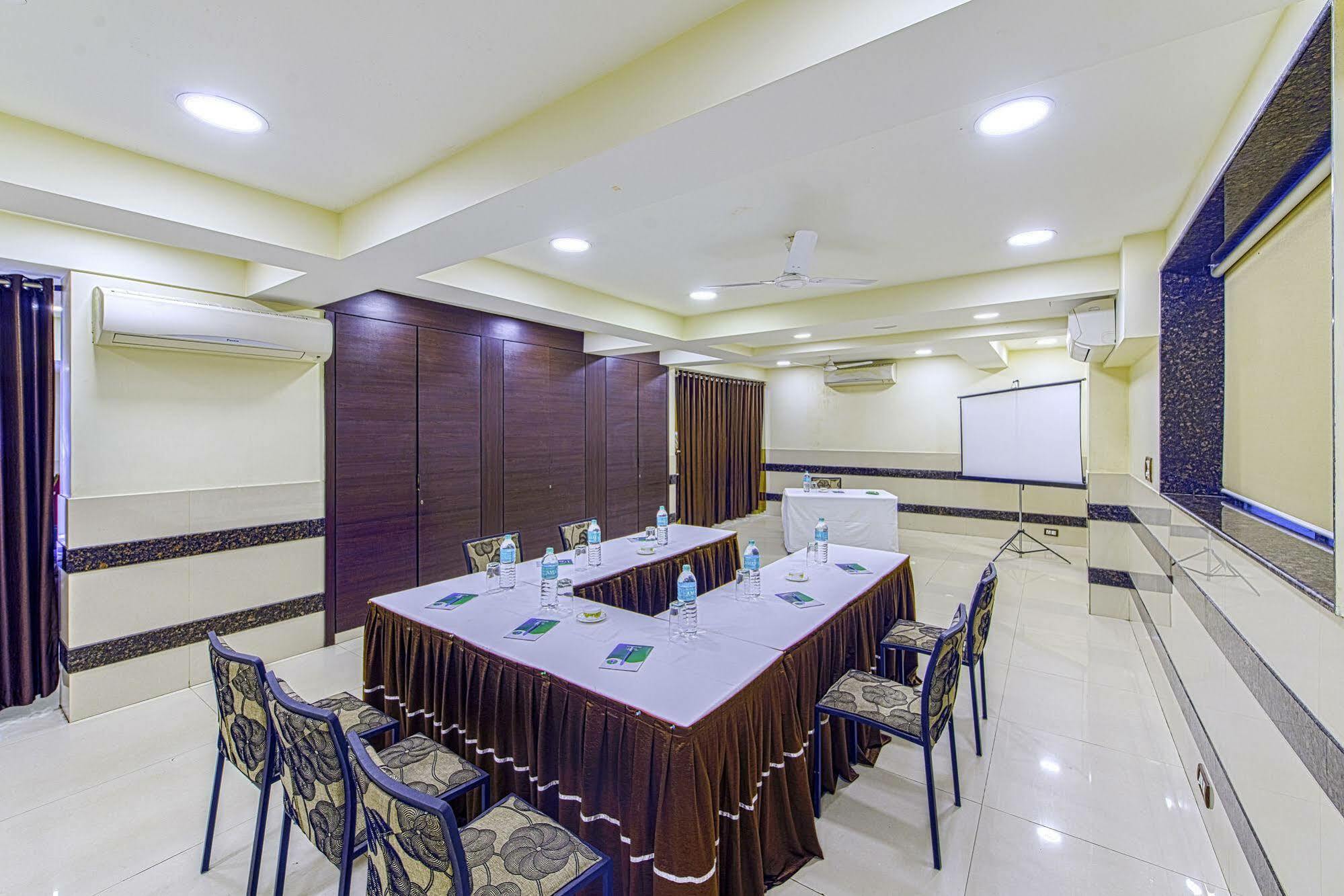 Oyo 16703 Hotel The Platinum Колката Екстериор снимка