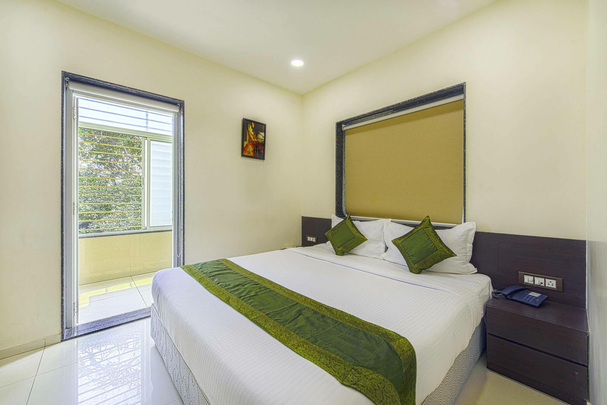 Oyo 16703 Hotel The Platinum Колката Екстериор снимка