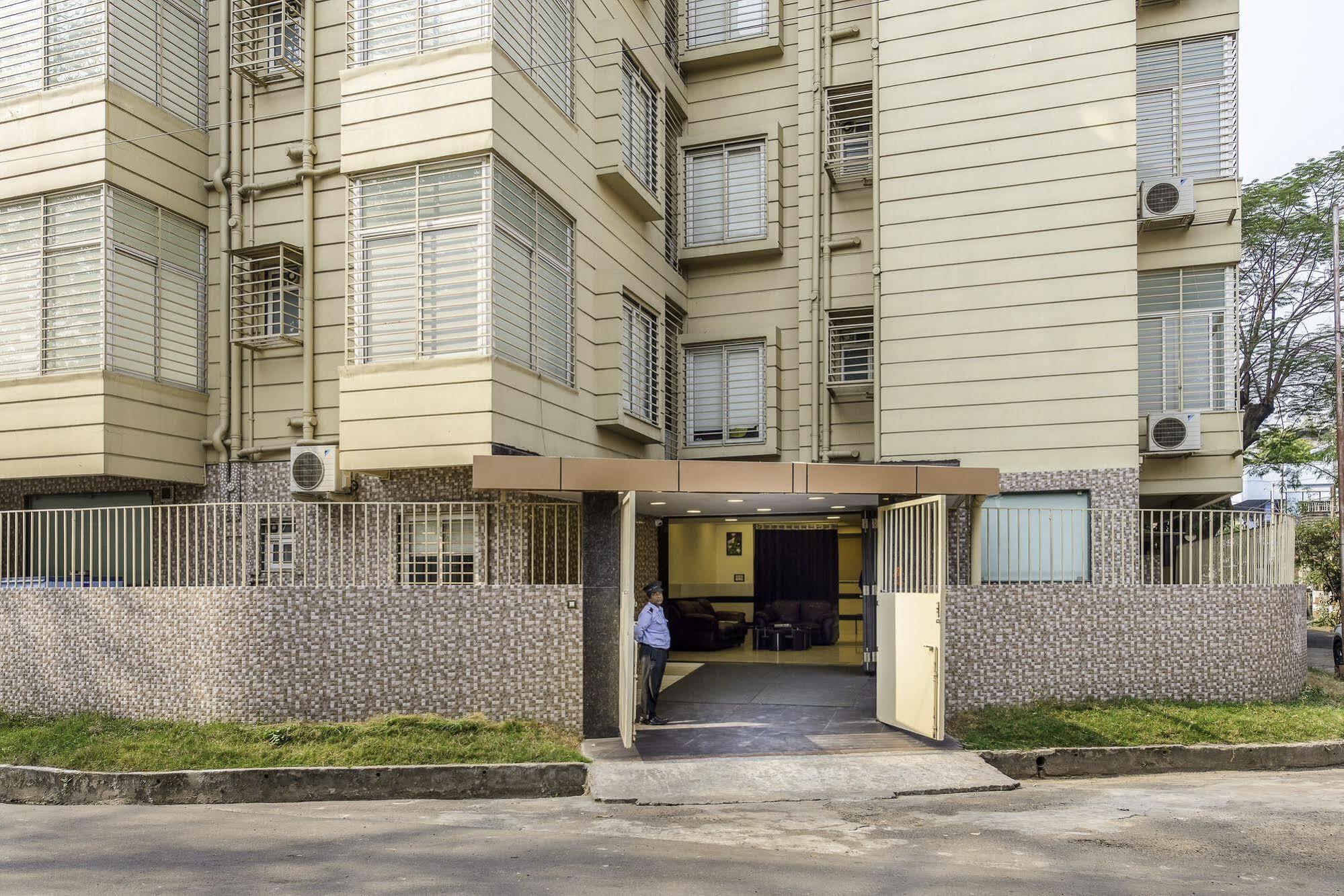 Oyo 16703 Hotel The Platinum Колката Екстериор снимка