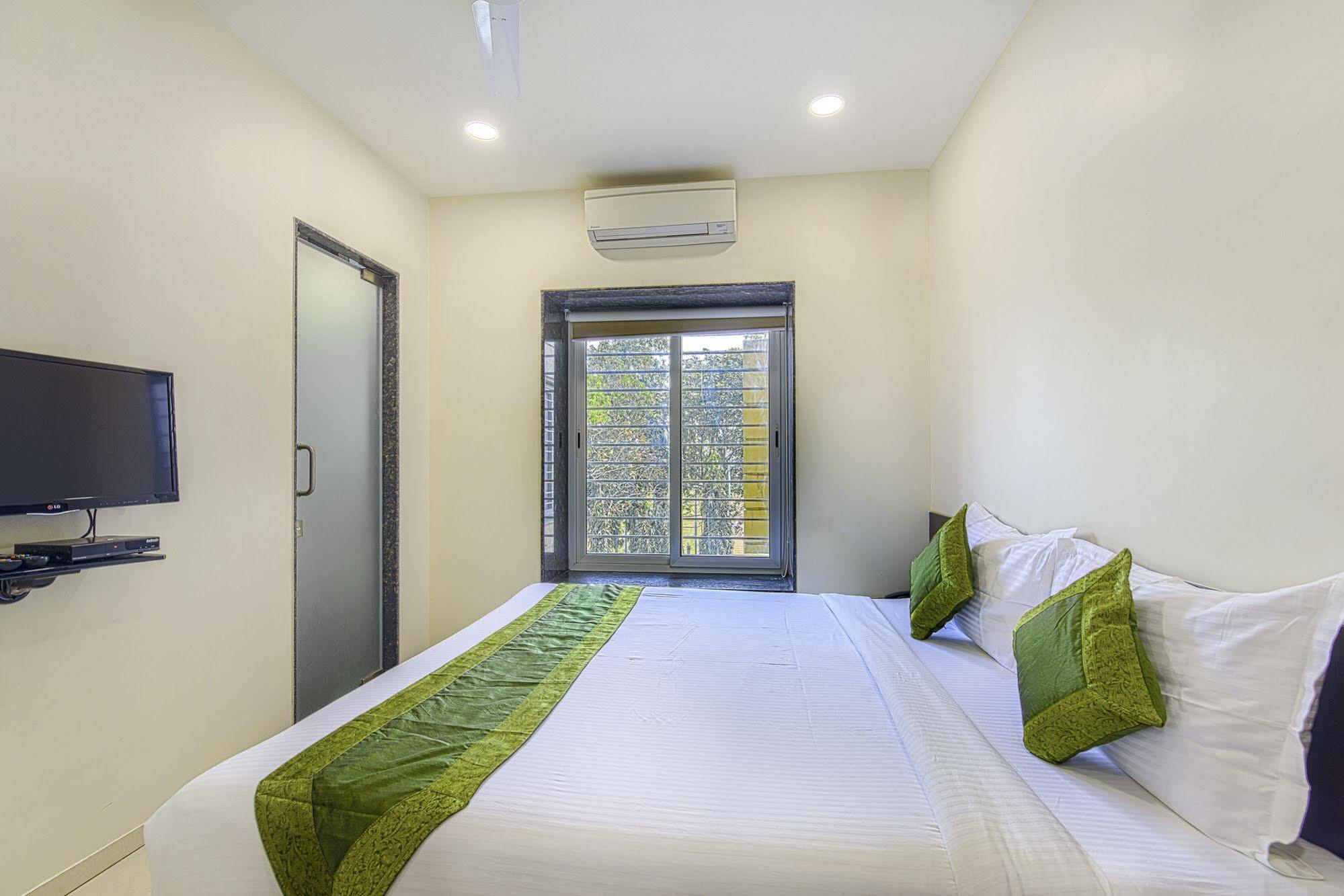 Oyo 16703 Hotel The Platinum Колката Екстериор снимка