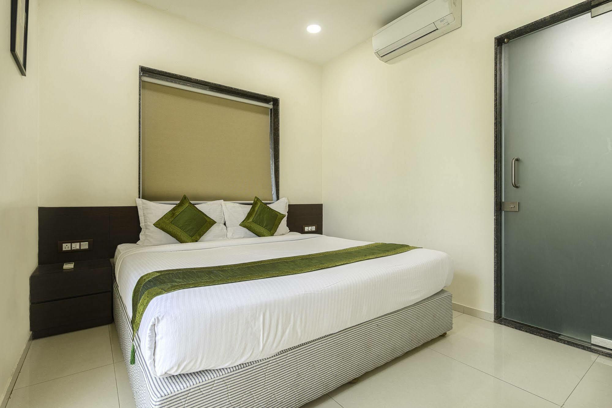Oyo 16703 Hotel The Platinum Колката Екстериор снимка