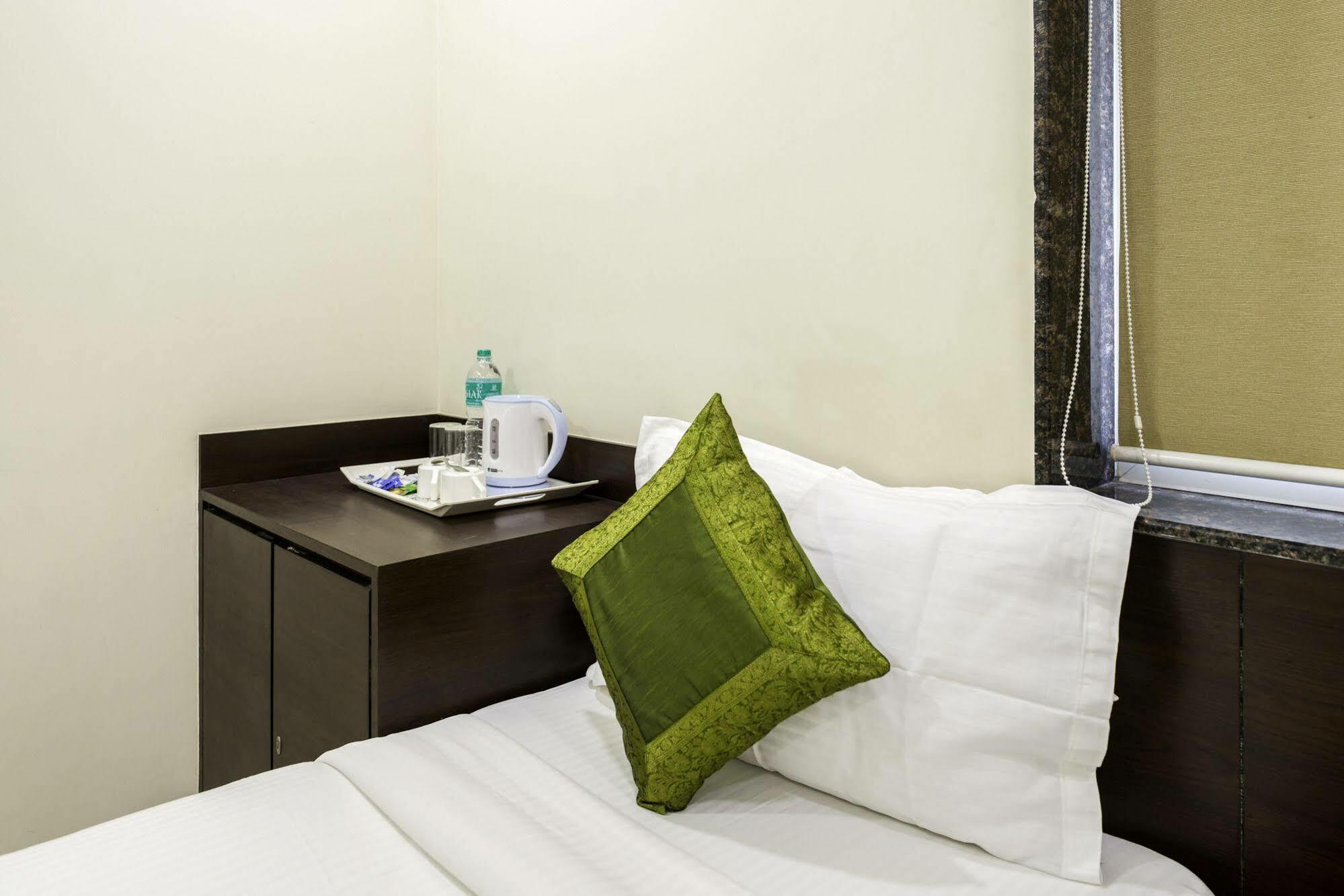 Oyo 16703 Hotel The Platinum Колката Екстериор снимка